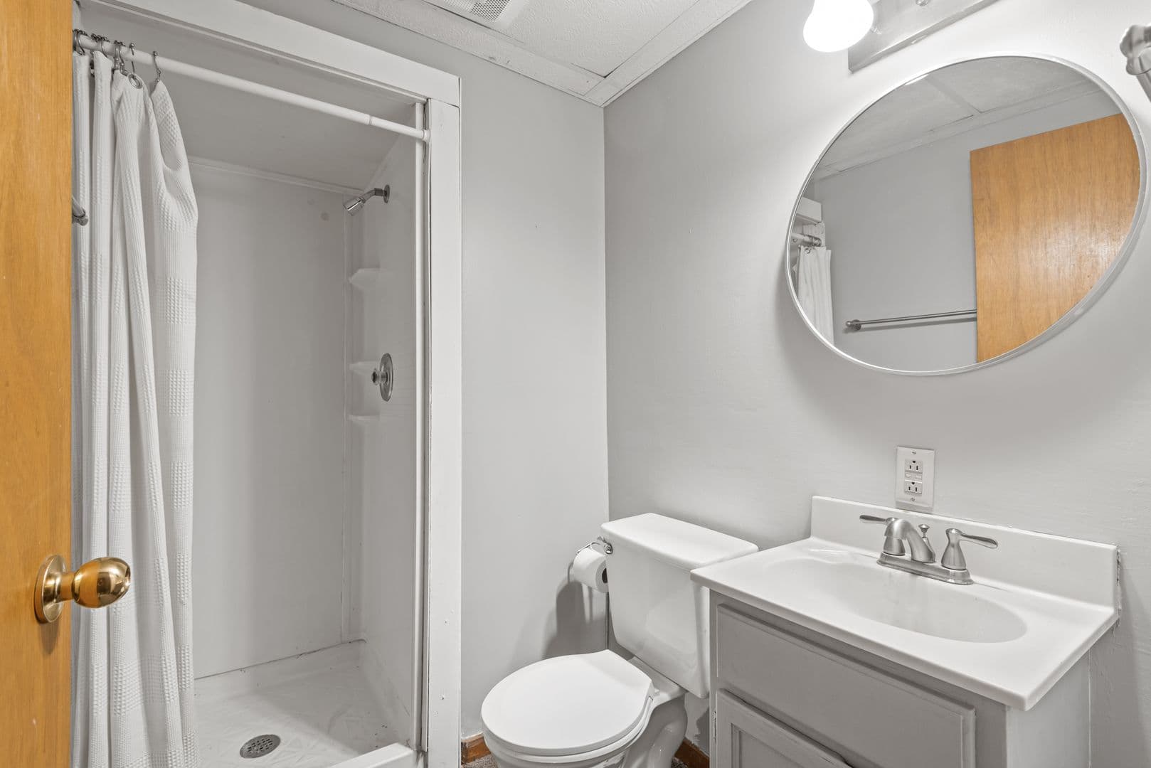 Saint Anthony Apartment: 2604 37th Ave NE