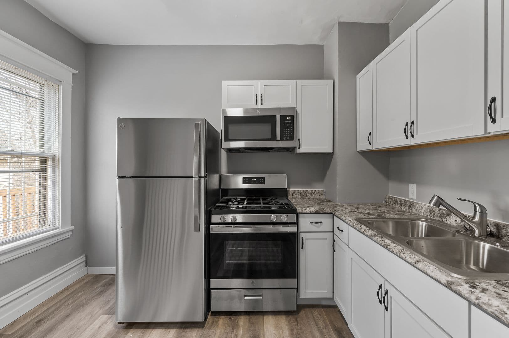Saint Paul Apartment: 203 Grotto St N