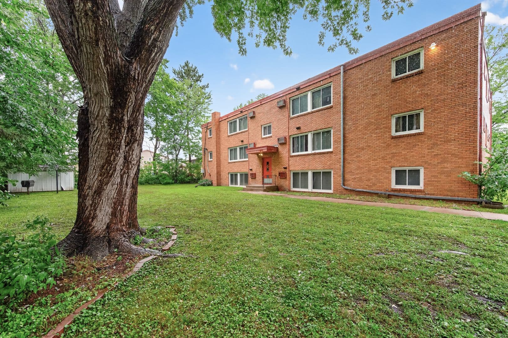 Columbia Heights Apartment: 970 43 1/2 Ave NE