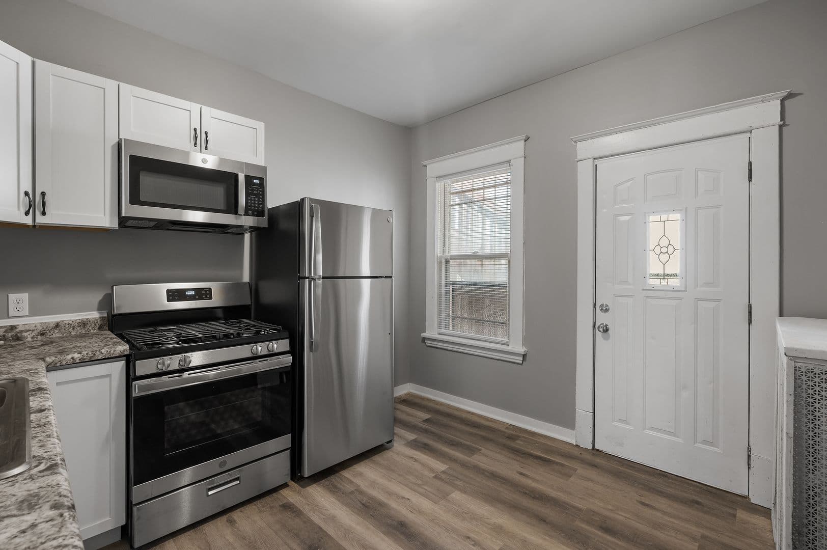 Saint Paul Apartment: 203 Grotto St N