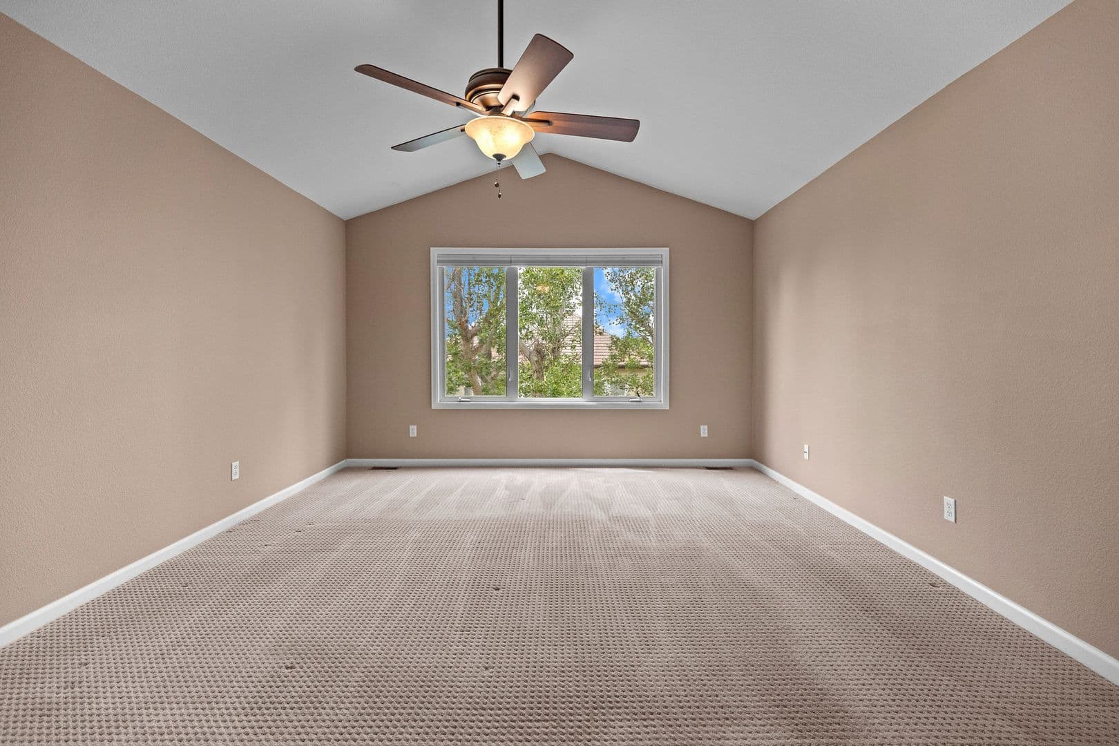 Aurora House: 19617 E Fair Dr