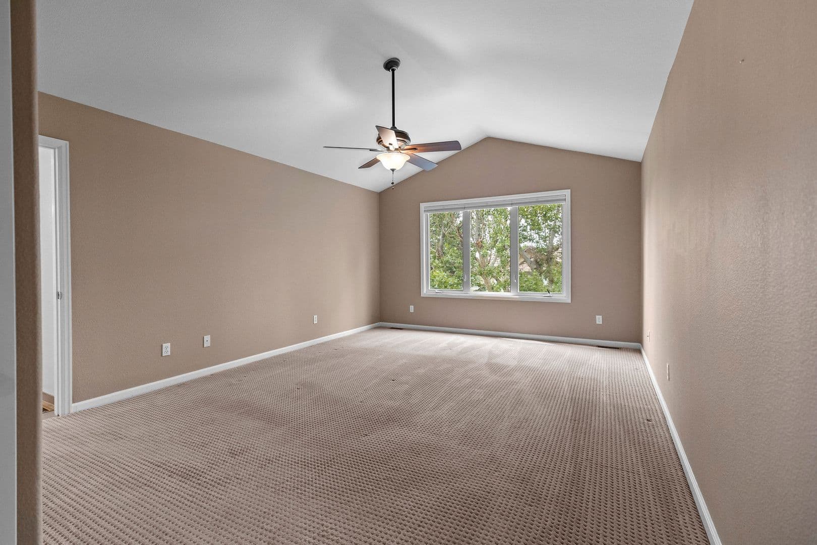 Aurora House: 19617 E Fair Dr