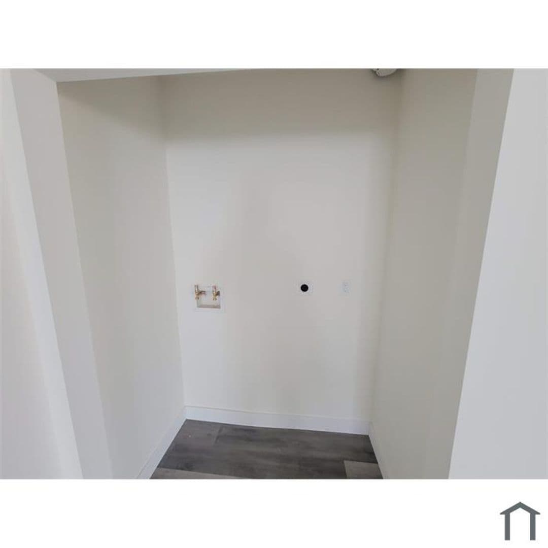 Los Angeles Apartment: 8715-8721 Hooper Ave.