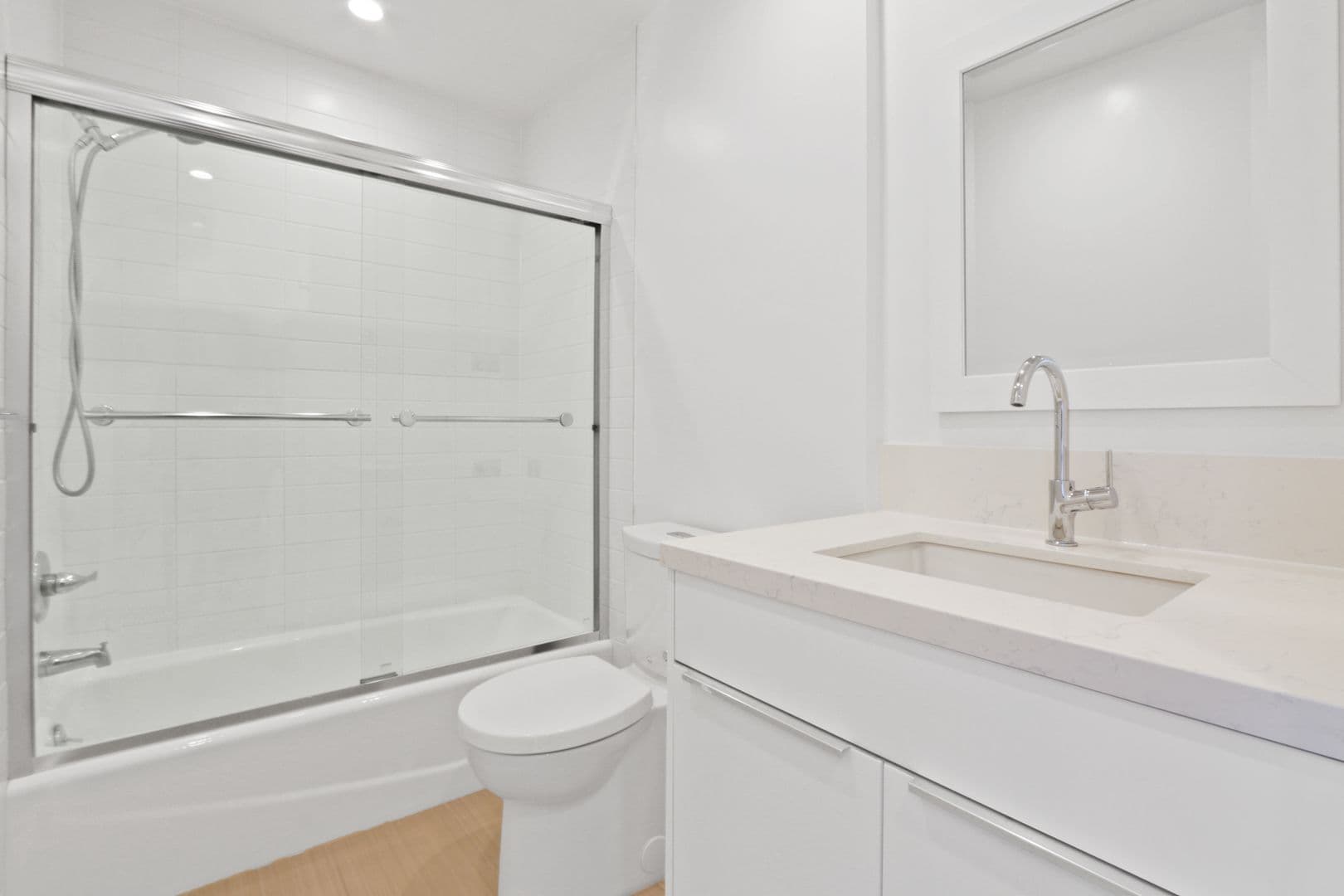 Santa Monica Apartment: 117 Pacific Street