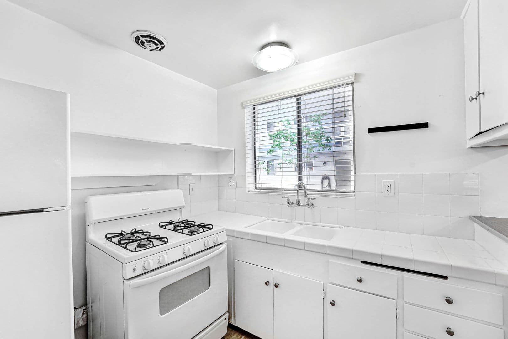Santa Monica Apartment: 303 California Avenue
