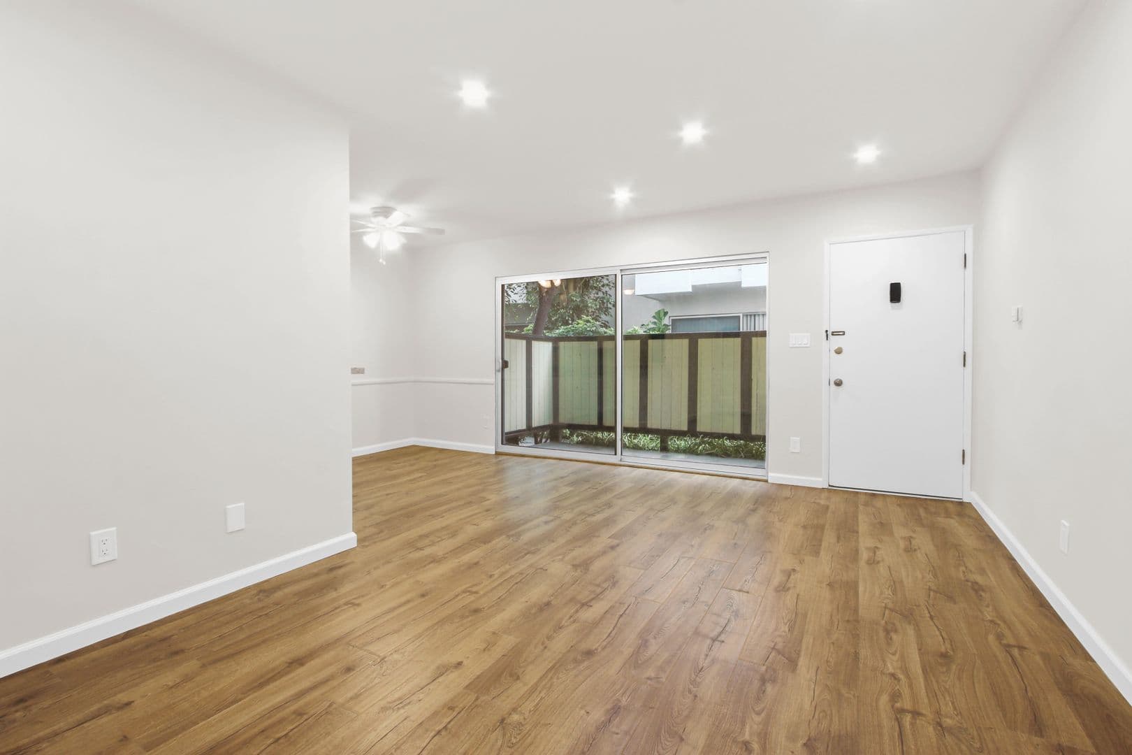 Santa Monica Apartment: 918 4th Street