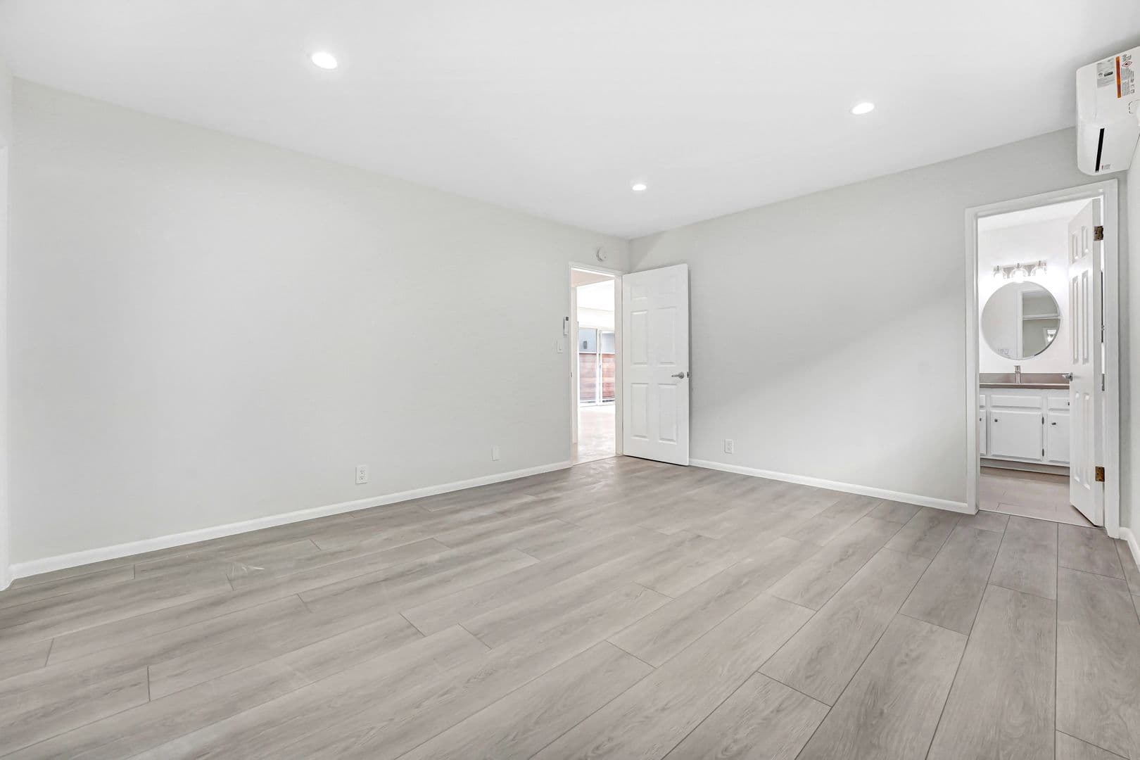 Santa Monica Apartment: 845 20th Street