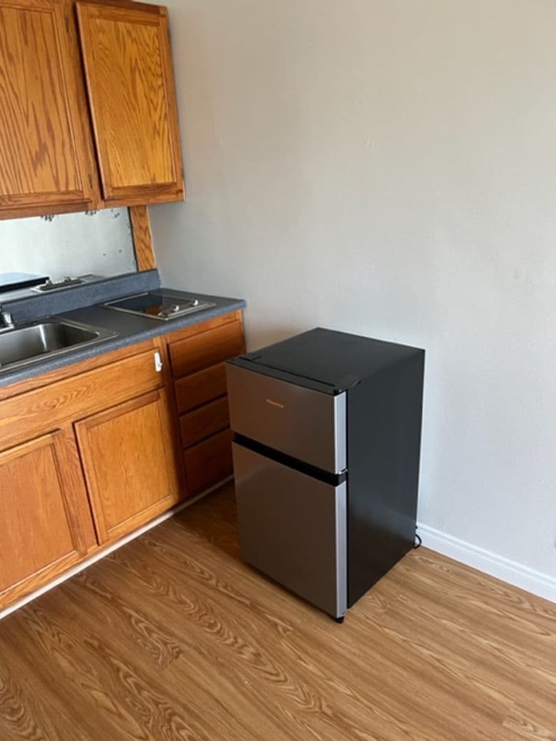 Santa Monica Apartment: 1010 Pico Blvd.