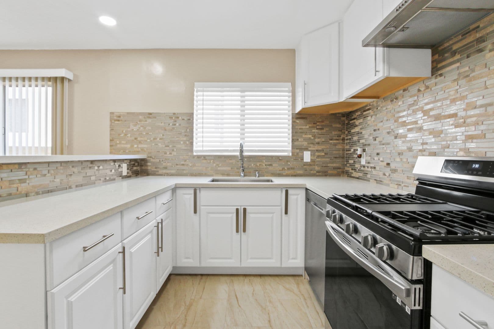 Los Angeles Apartment: 1234 Wellesley Avenue
