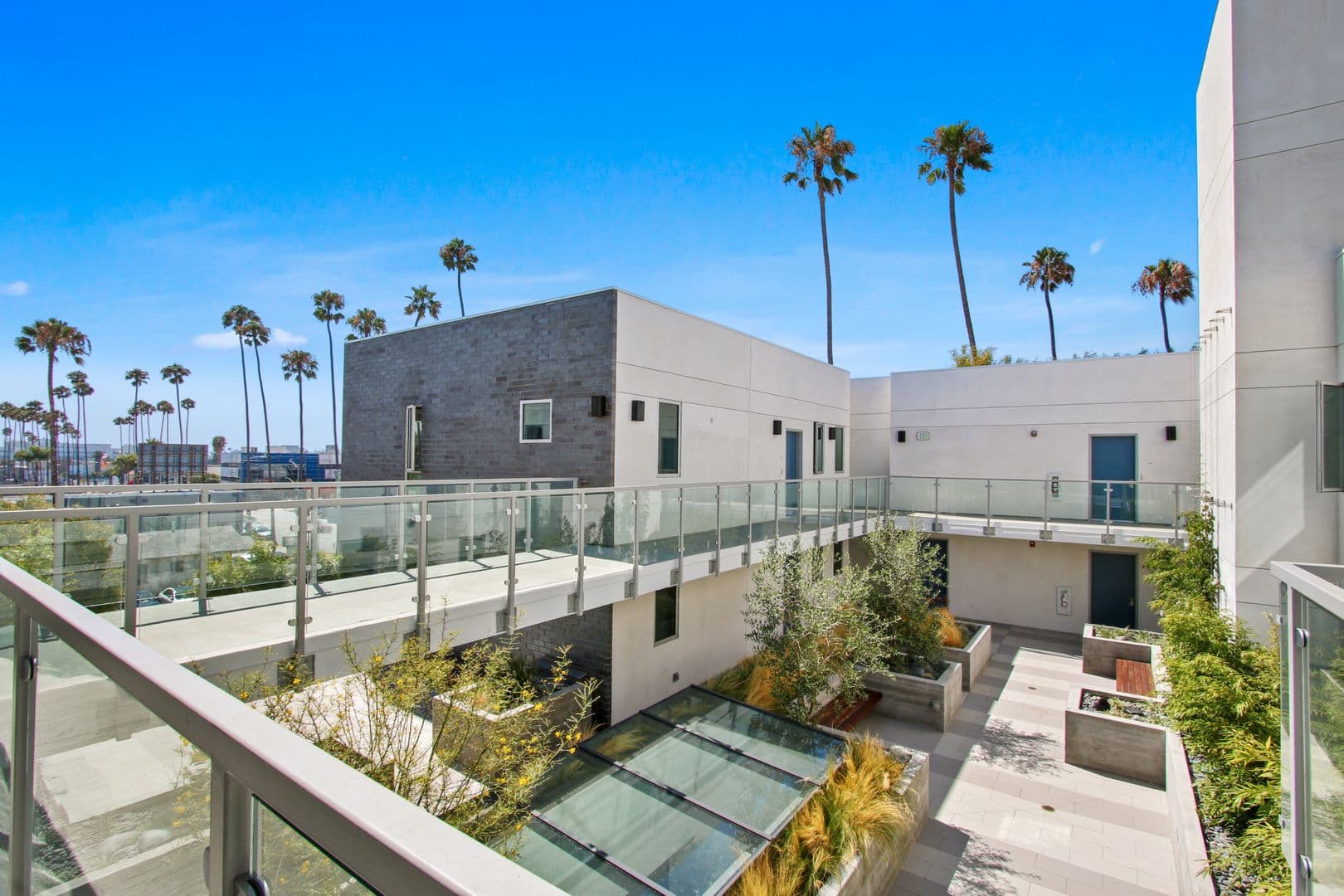 Santa Monica Apartment: 3008 Santa Monica Blvd.