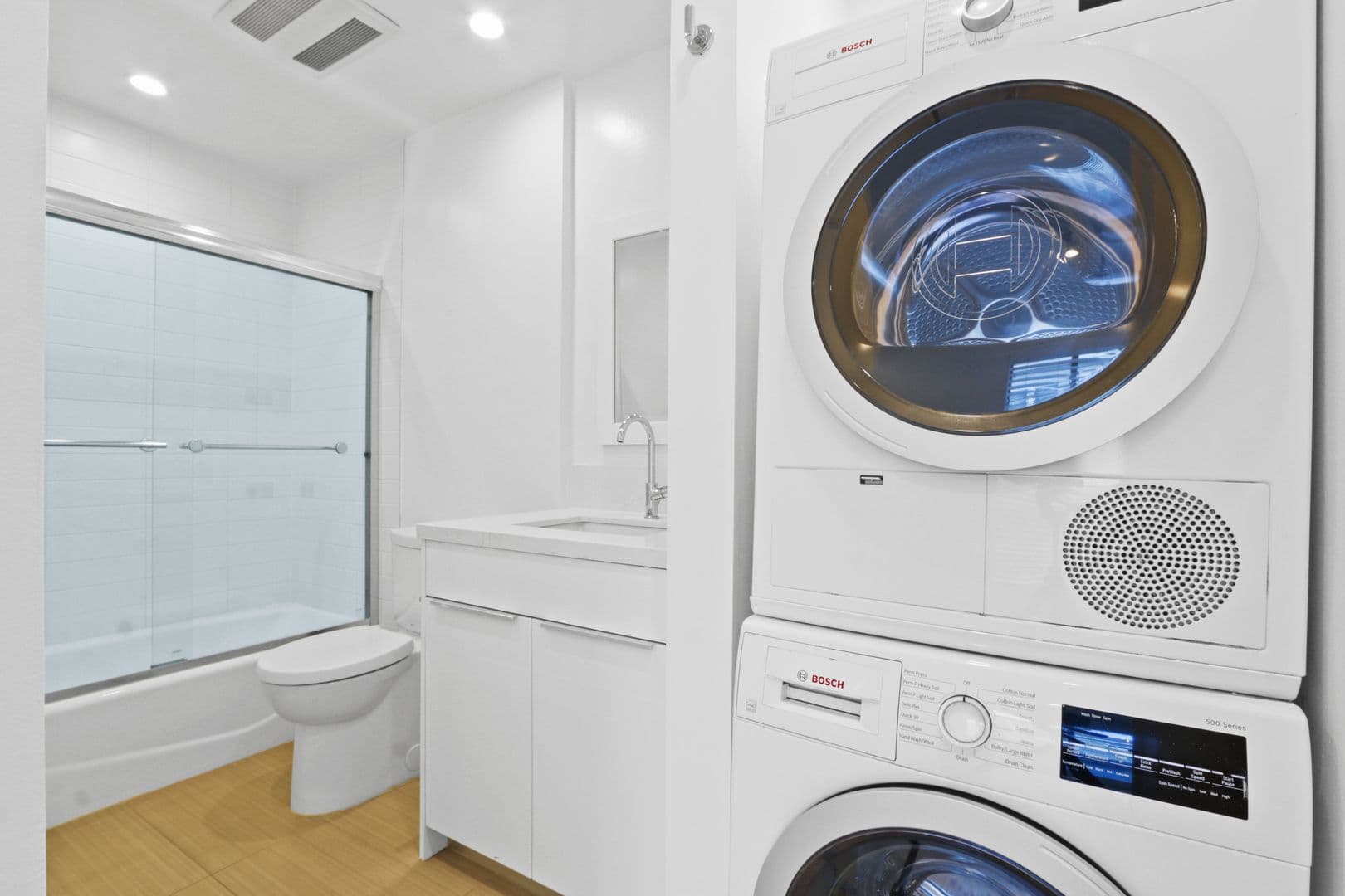 Santa Monica Apartment: 117 Pacific Street