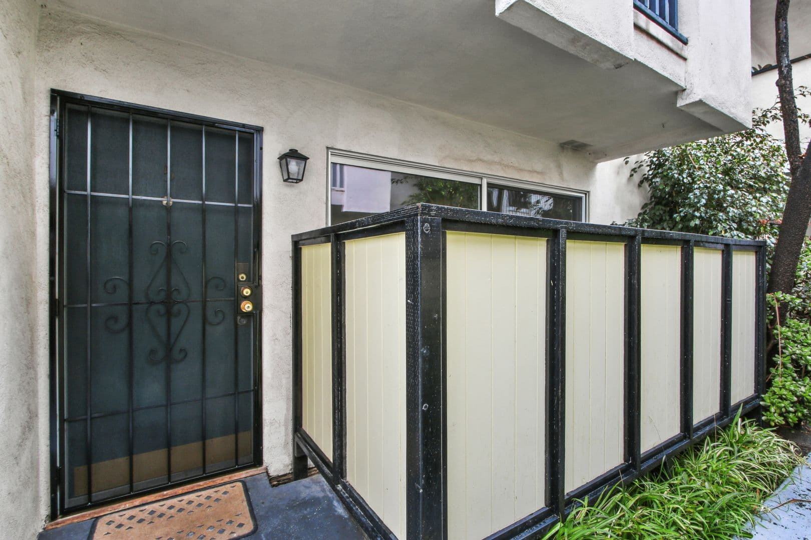 Santa Monica Apartment: 918 4th Street