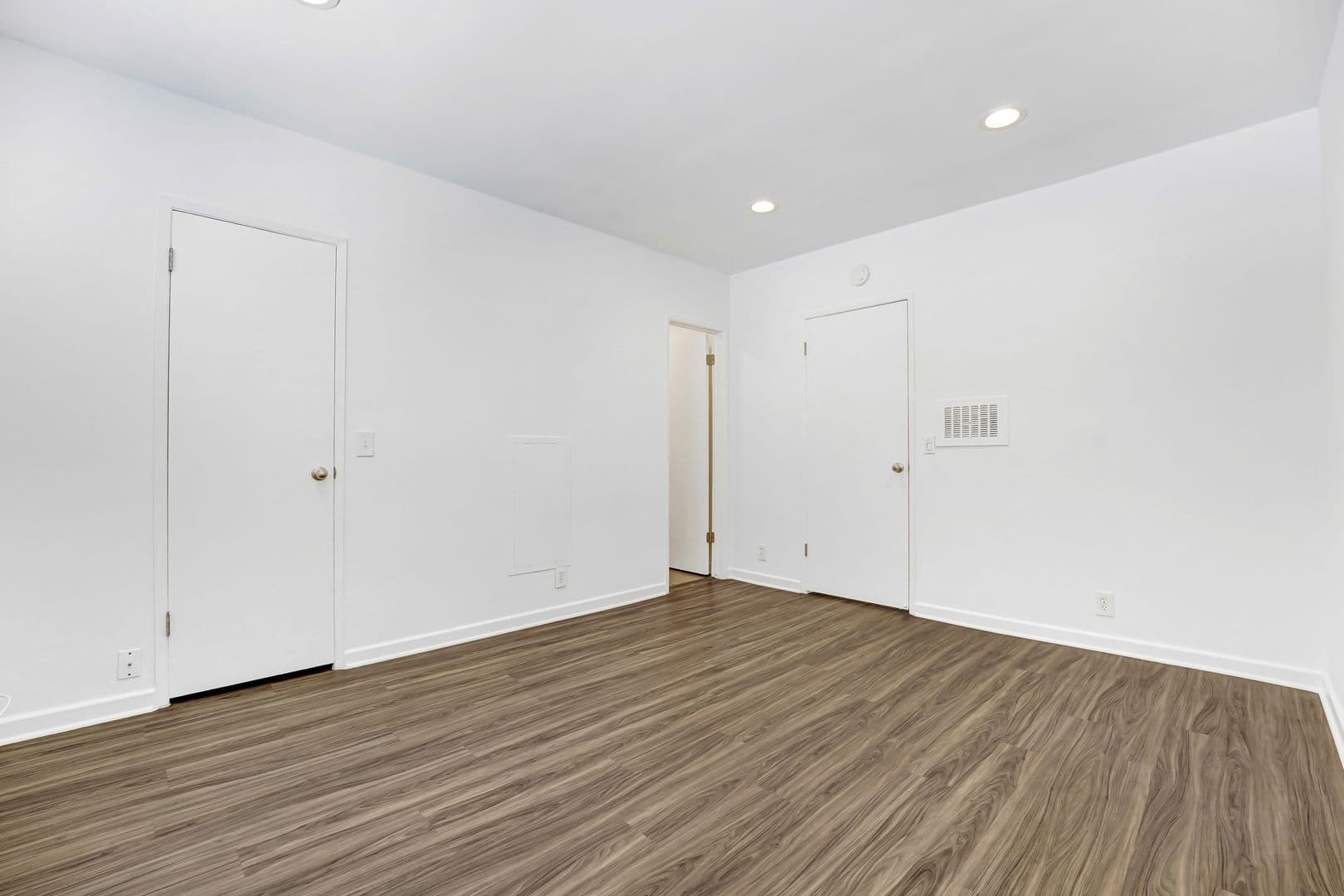 Santa Monica Apartment: 519 Hill Street