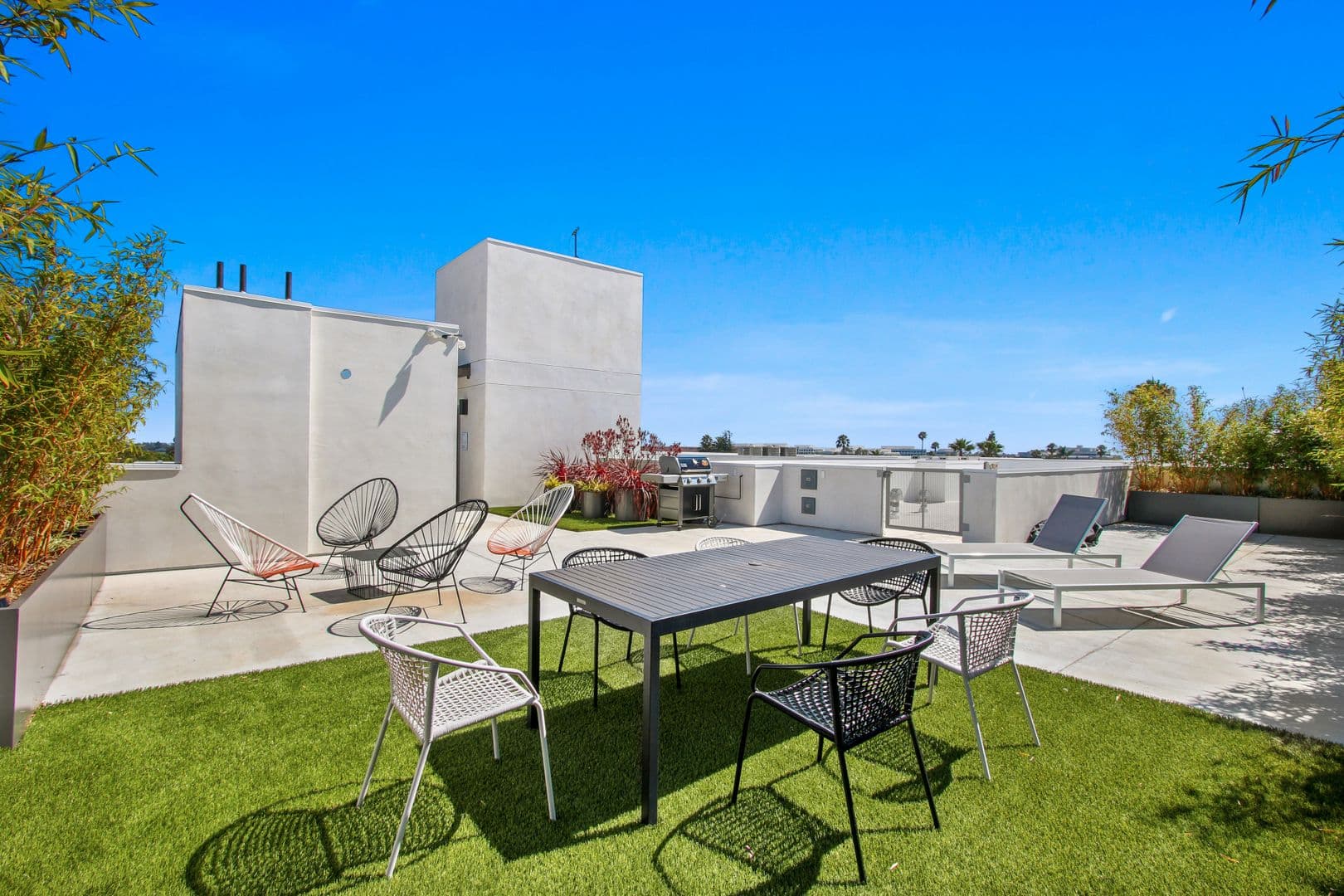 Santa Monica Apartment: 3008 Santa Monica Blvd.