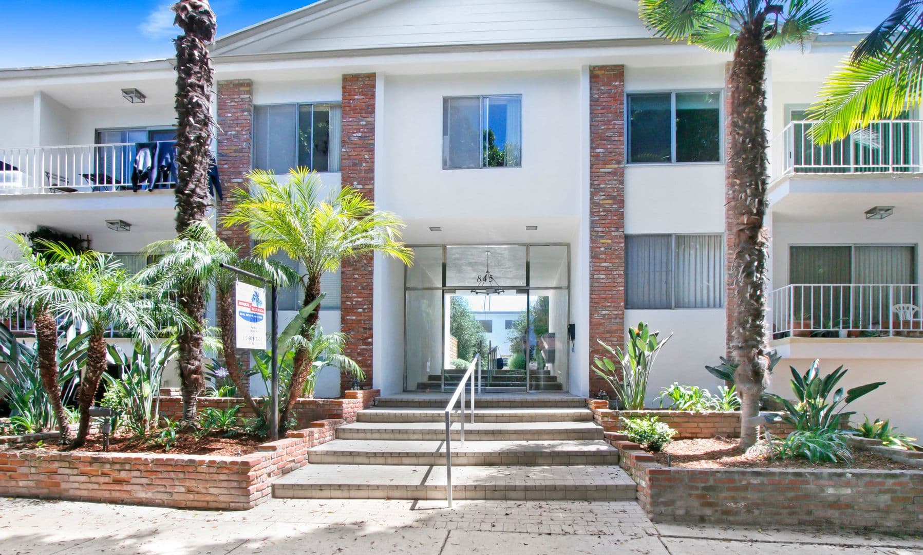 Santa Monica Apartment: 845 20th Street