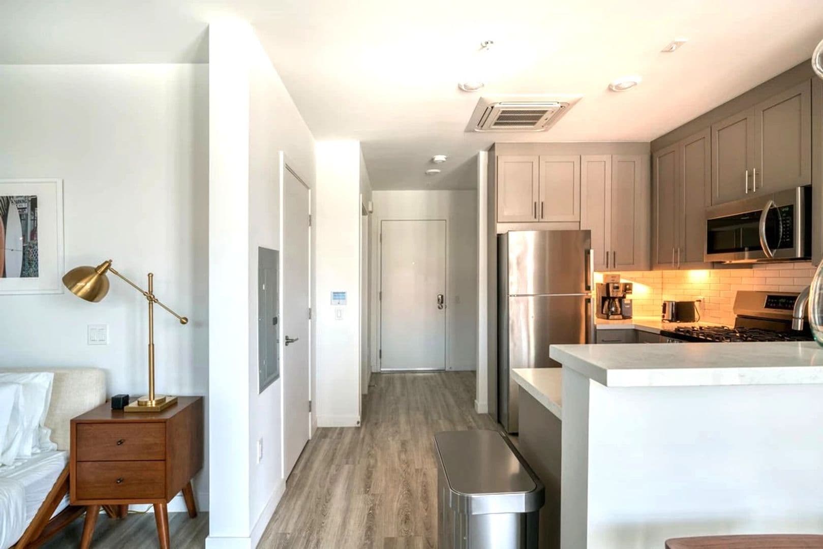 Santa Monica Apartment: 3008 Santa Monica Blvd.