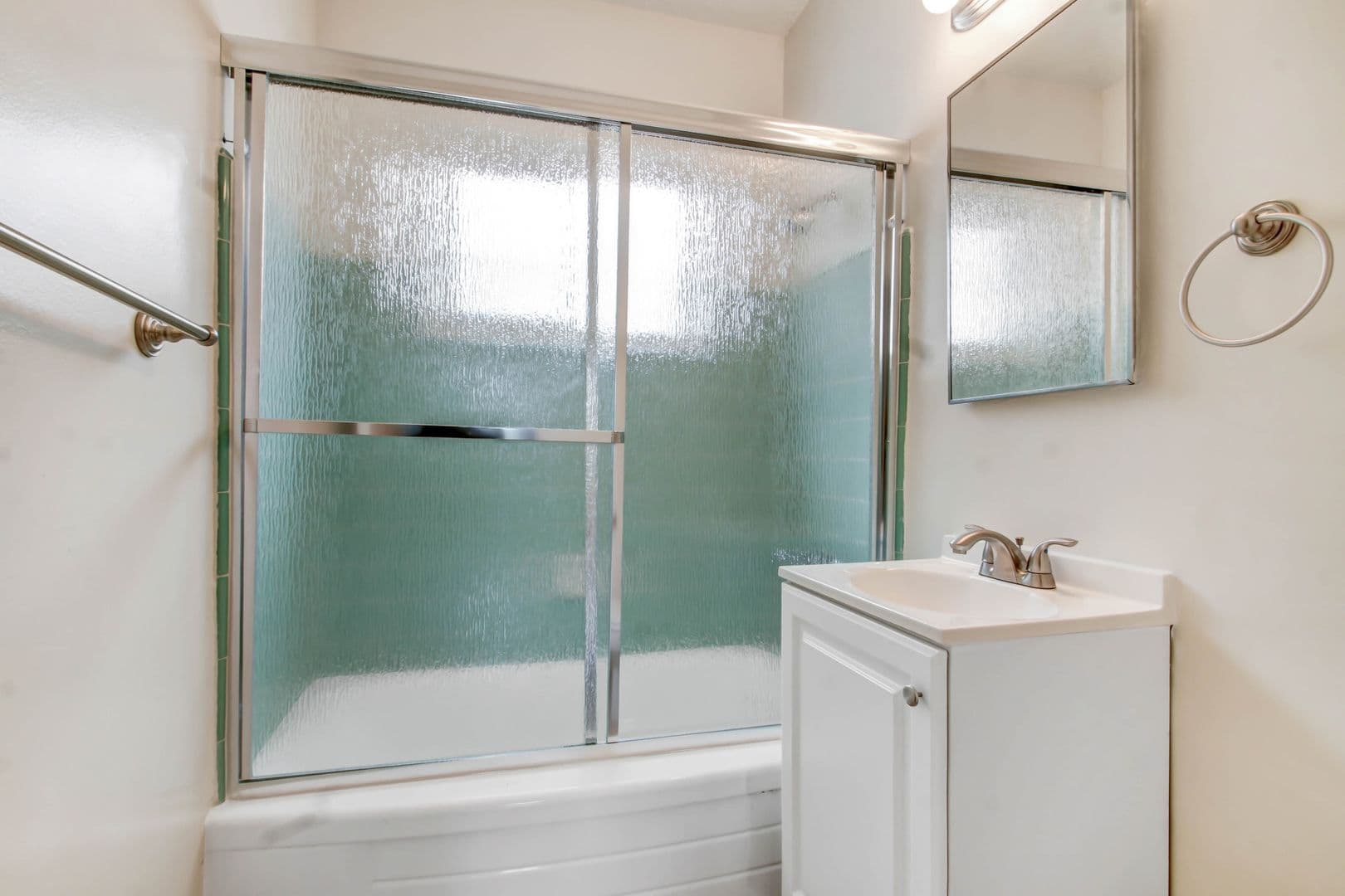 Santa Monica Apartment: 1010 Pico Blvd.