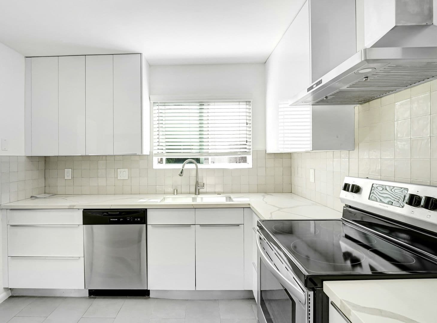 Santa Monica Apartment: 845 20th Street