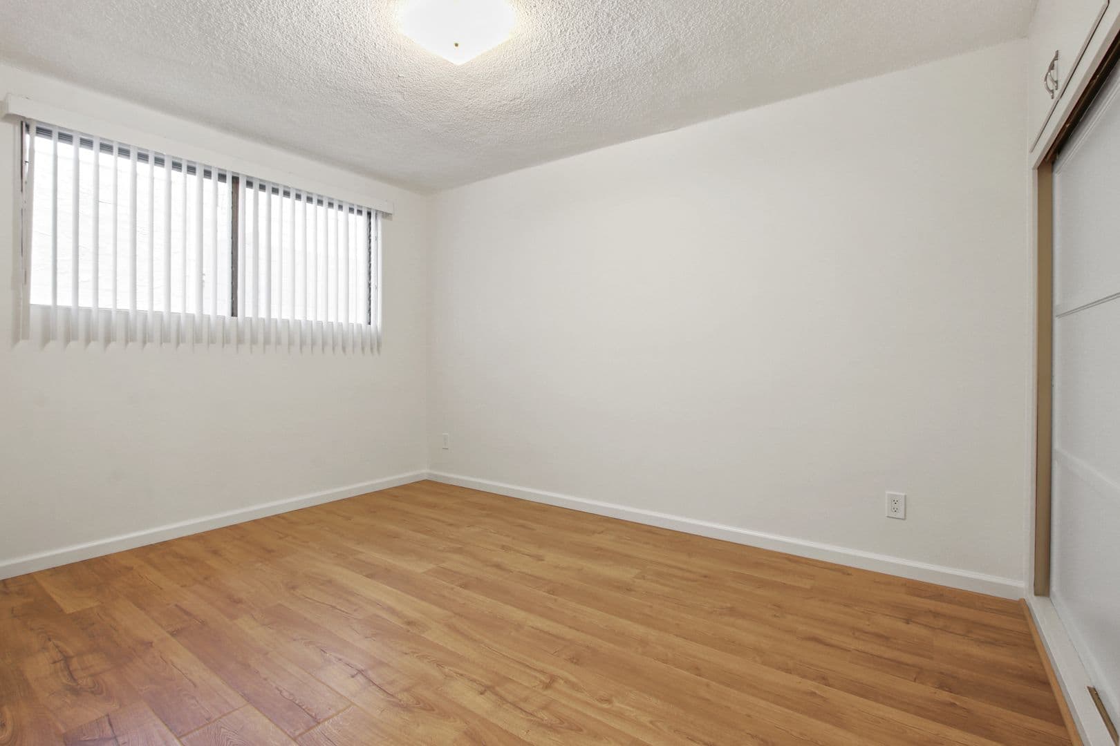 Santa Monica Apartment: 918 4th Street