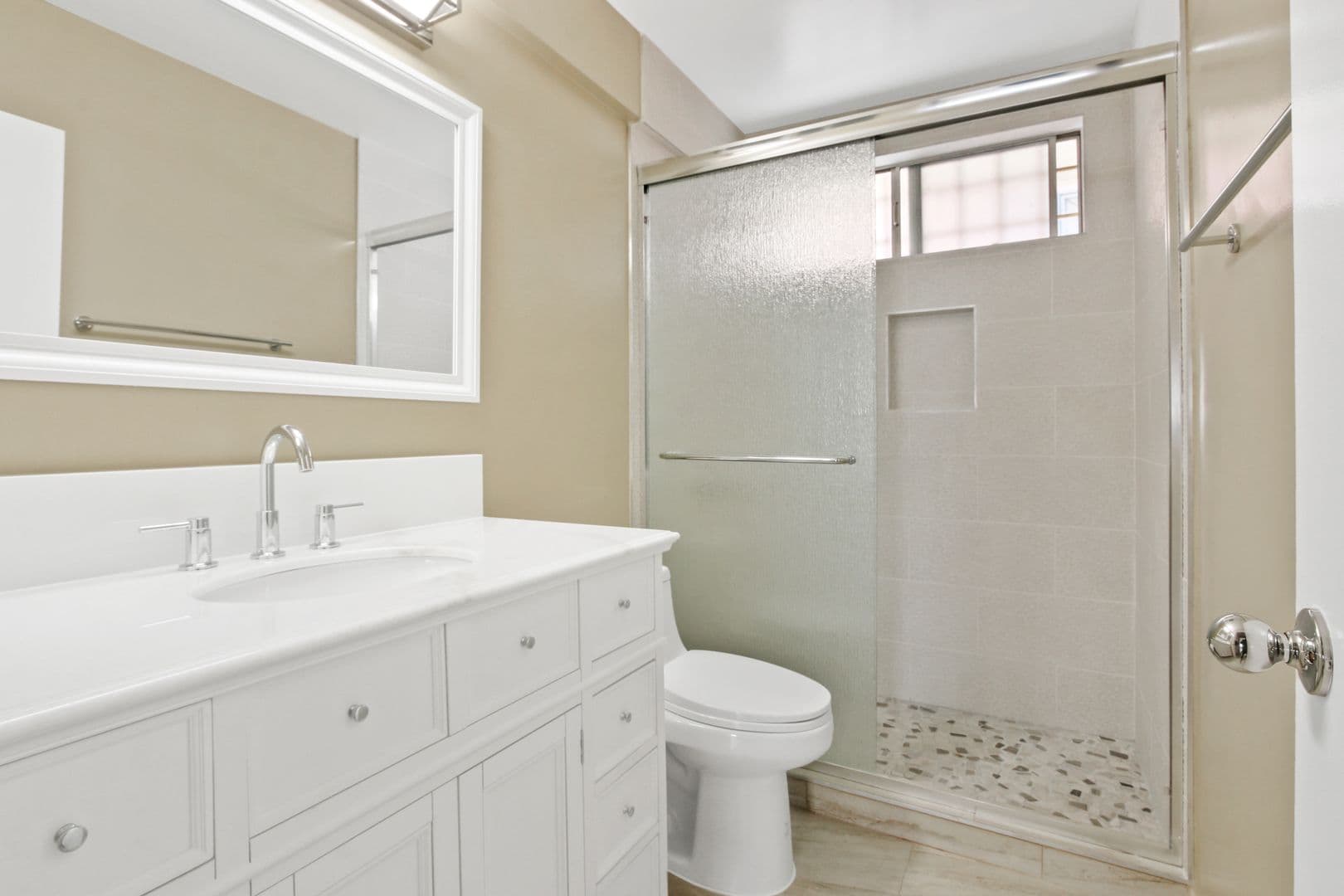 Los Angeles Apartment: 1234 Wellesley Avenue