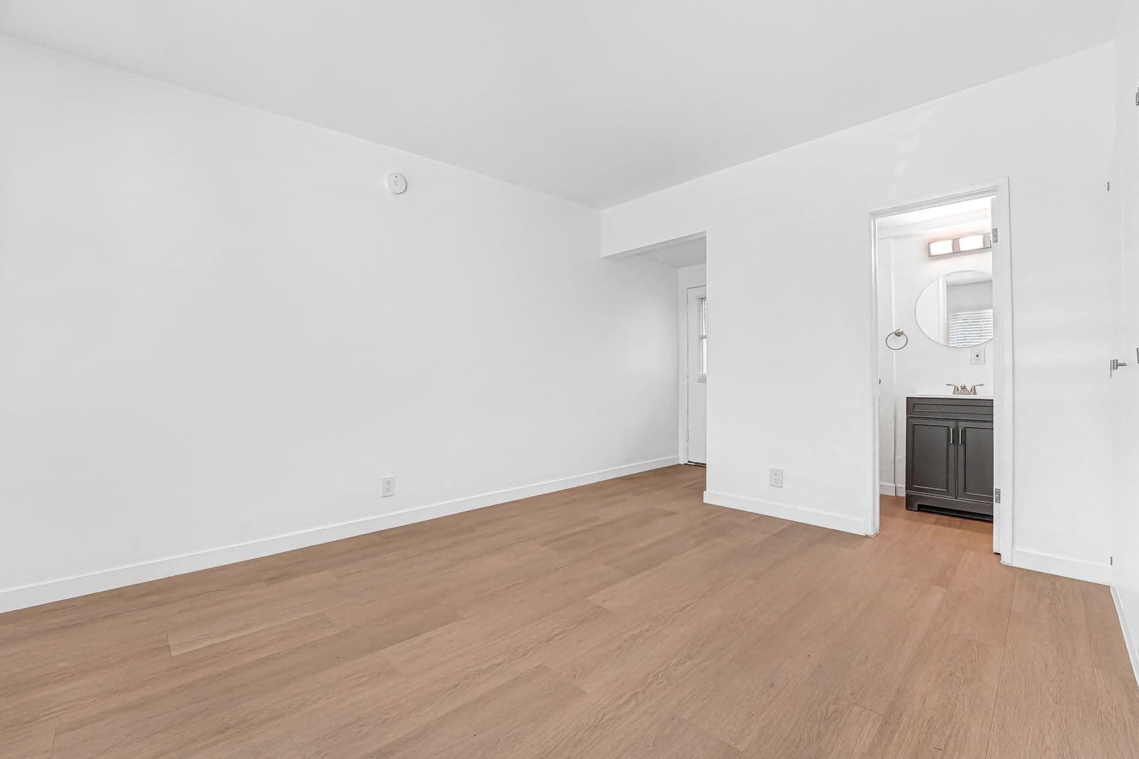 Los Angeles Apartment: 10900 Santa Monica Blvd.