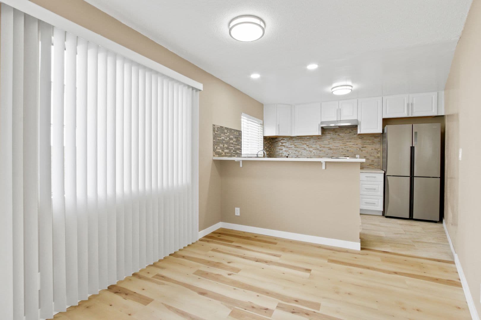 Los Angeles Apartment: 1234 Wellesley Avenue