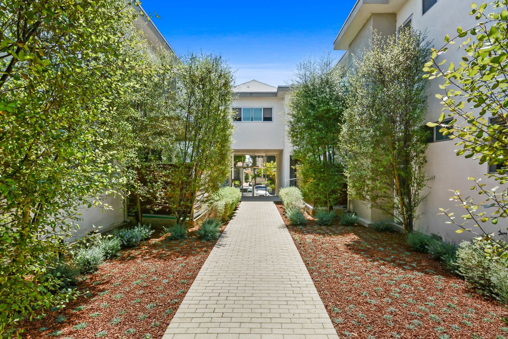 Santa Monica Apartment: 845 20th Street