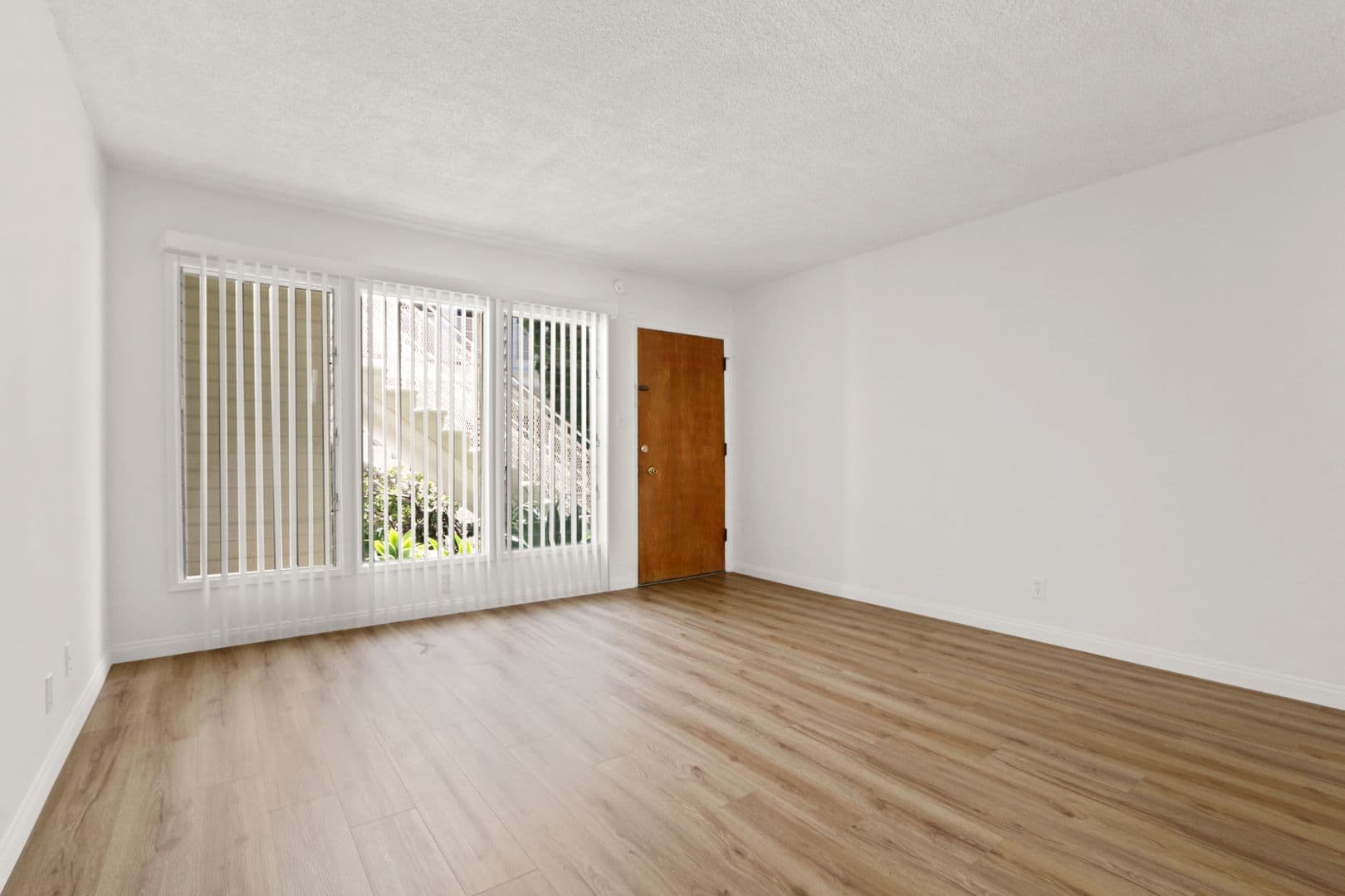 Santa Monica Apartment: 927 3rd Street