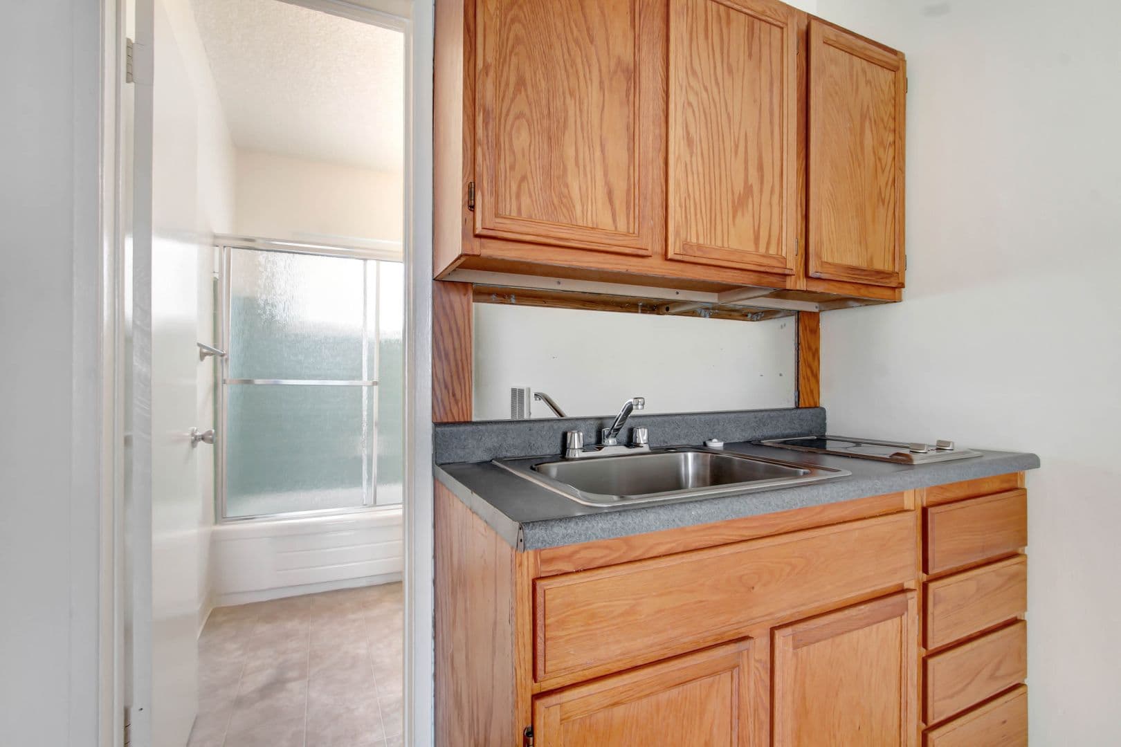 Santa Monica Apartment: 1010 Pico Blvd.
