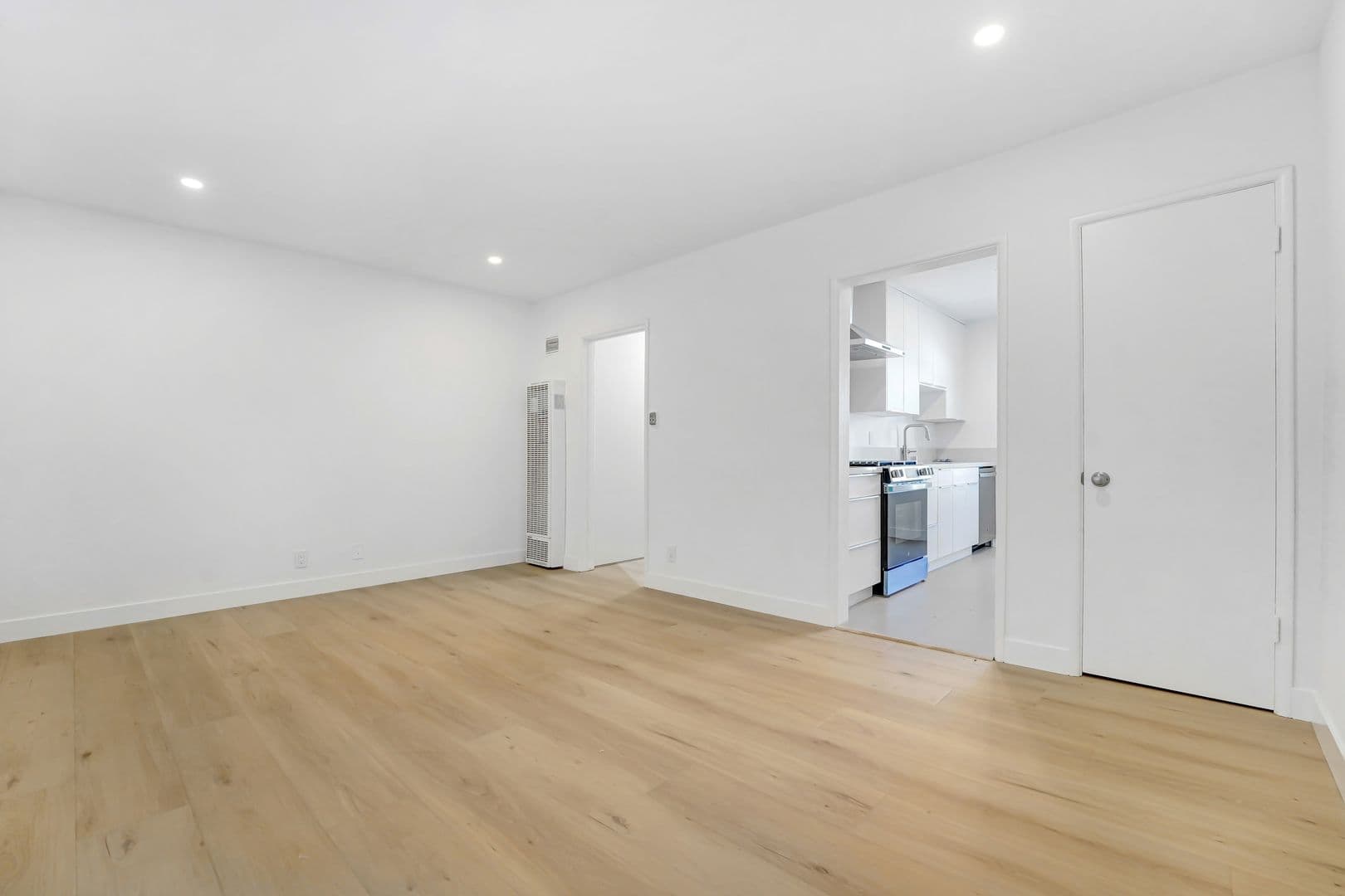 Santa Monica Apartment: 300 California Avenue