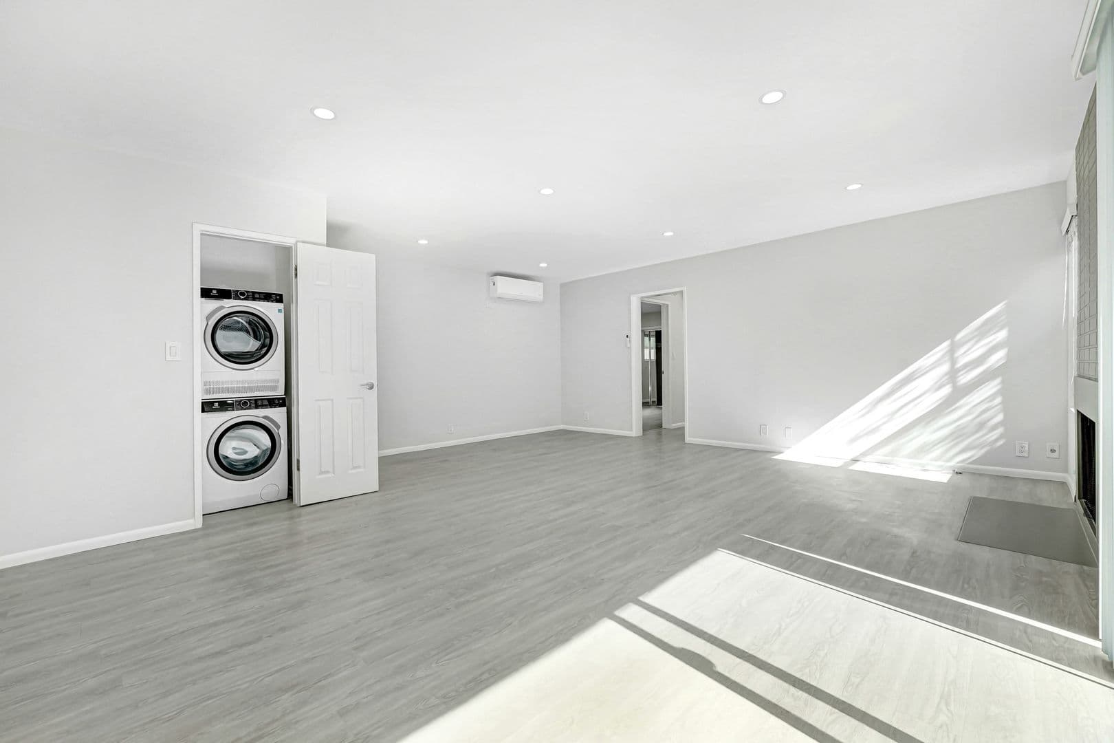 Santa Monica Apartment: 845 20th Street