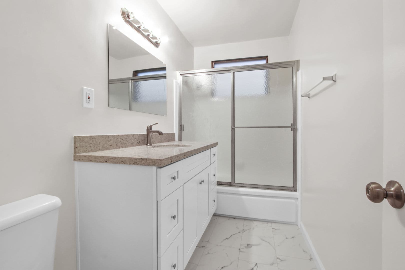 Santa Monica Apartment: 918 4th Street