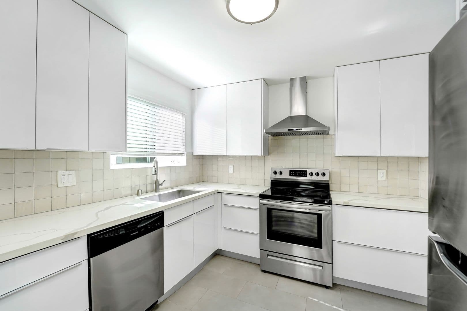 Santa Monica Apartment: 845 20th Street