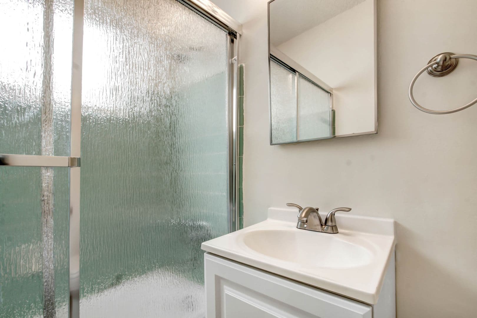 Santa Monica Apartment: 1010 Pico Blvd.