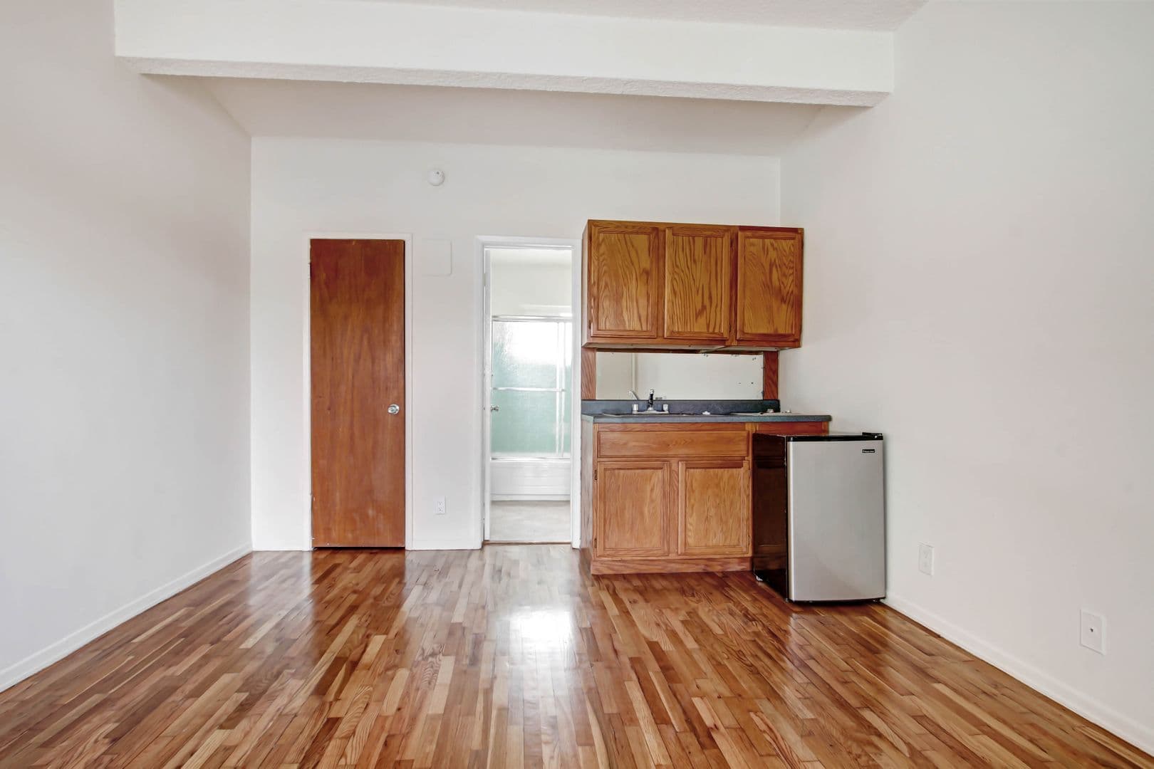 Santa Monica Apartment: 1010 Pico Blvd.
