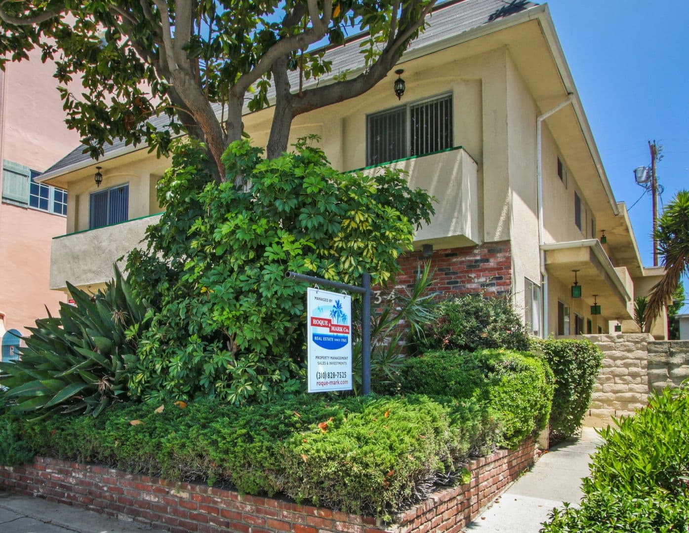 Los Angeles Apartment: 1234 Wellesley Avenue