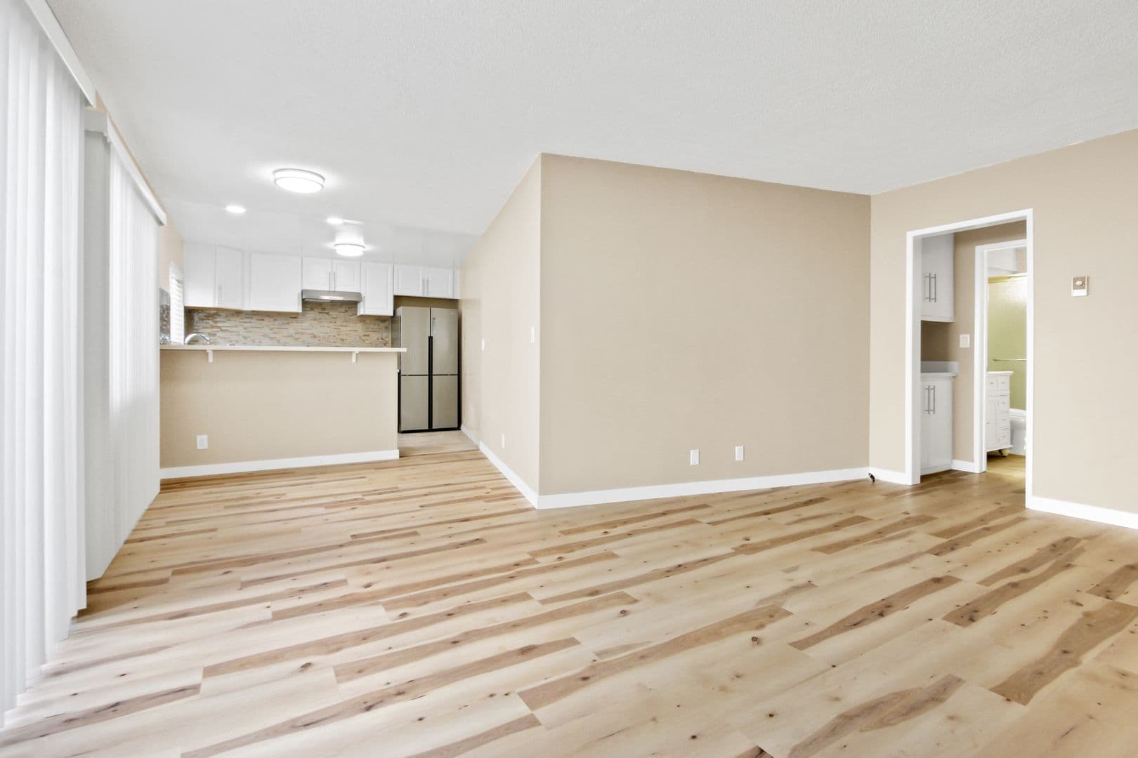 Los Angeles Apartment: 1234 Wellesley Avenue