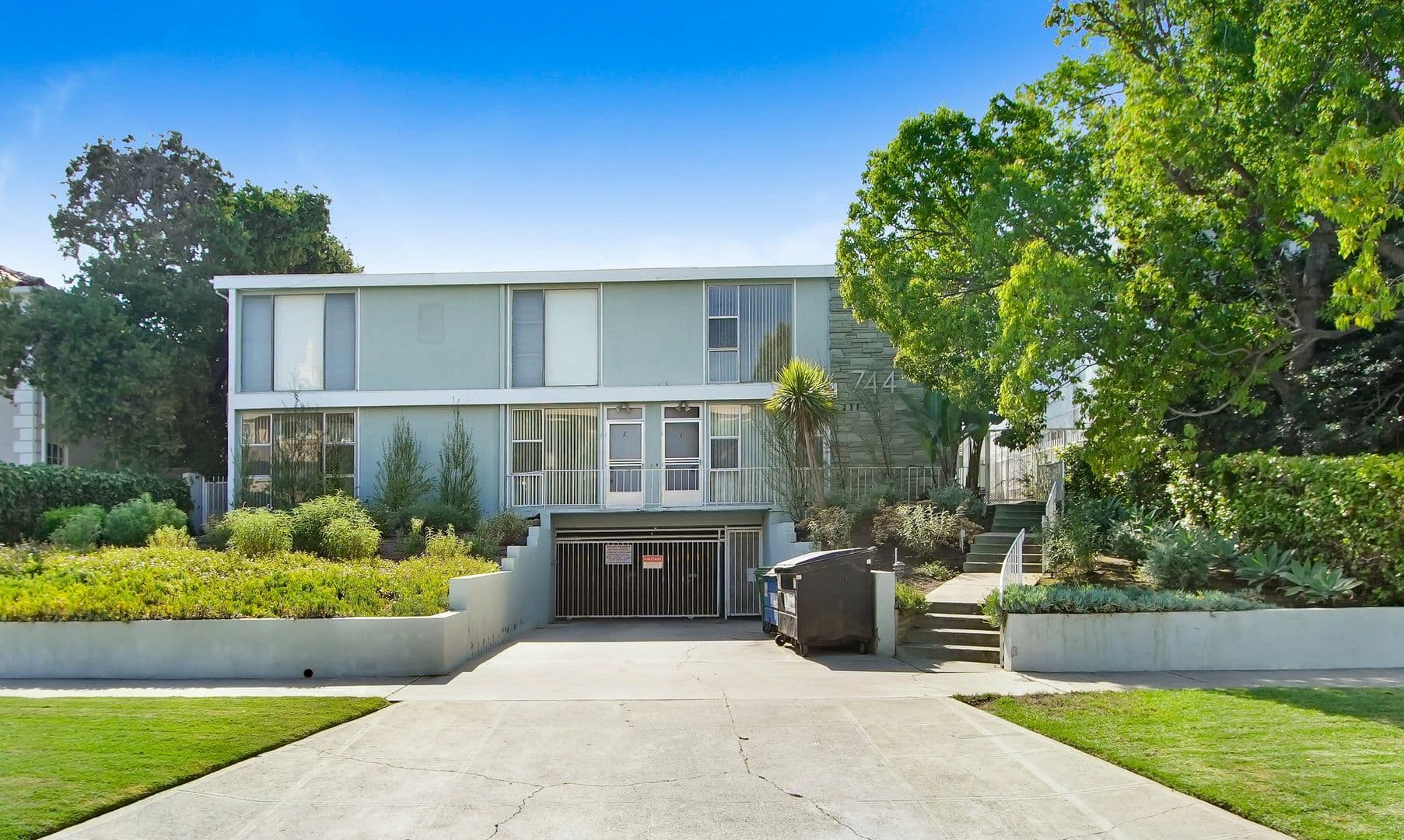 Los Angeles Apartment: 744 S. Windsor Boulevard