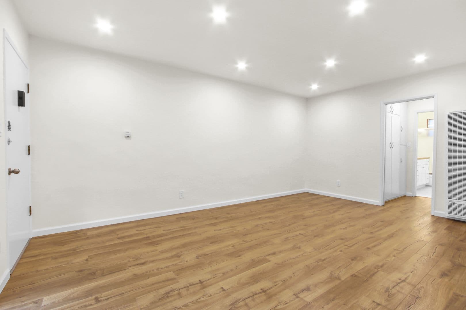 Santa Monica Apartment: 918 4th Street