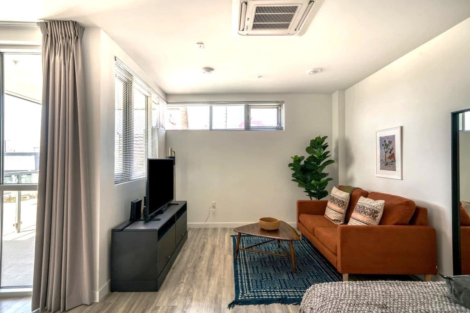 Santa Monica Apartment: 3008 Santa Monica Blvd.