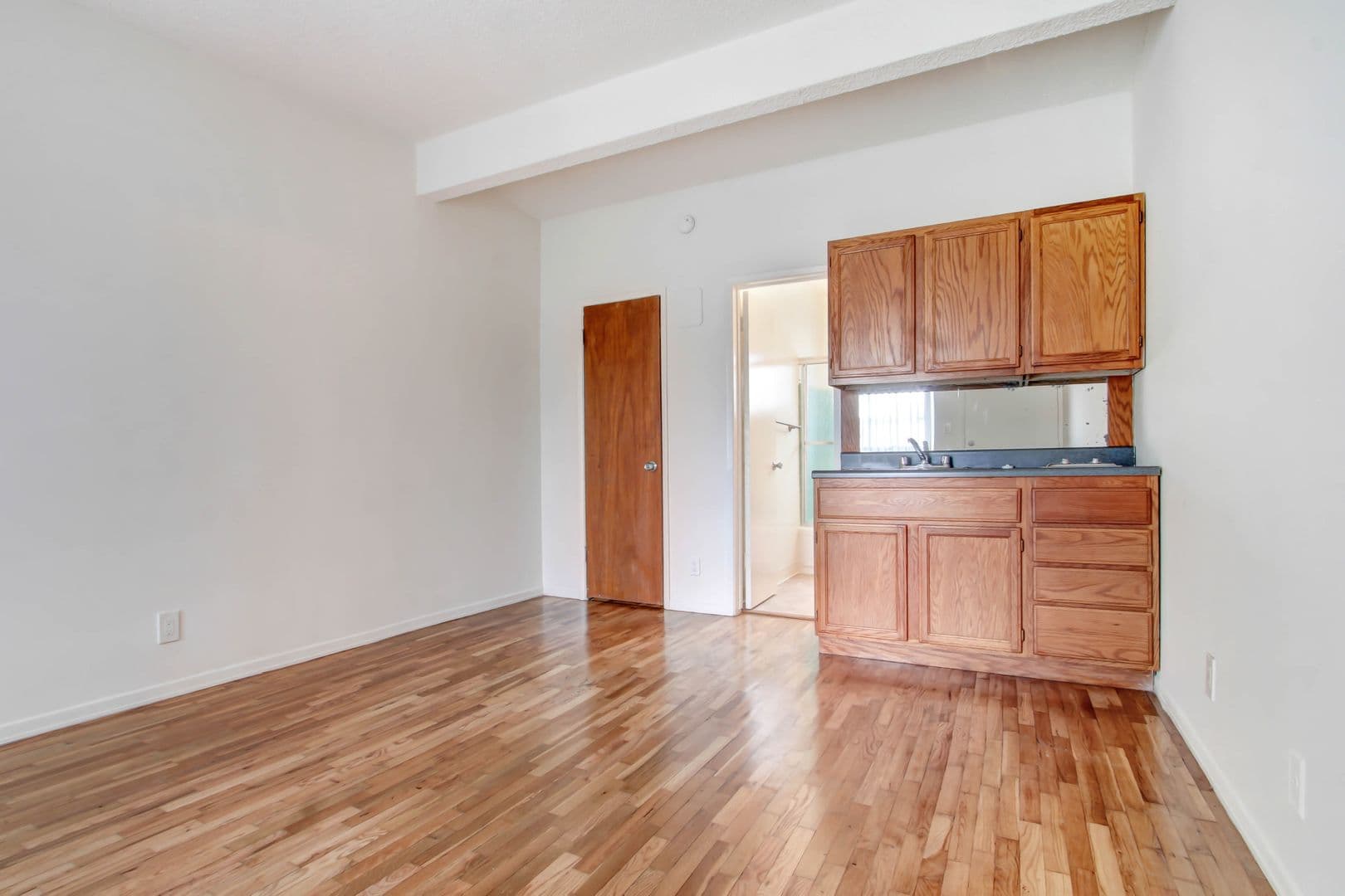 Santa Monica Apartment: 1010 Pico Blvd.