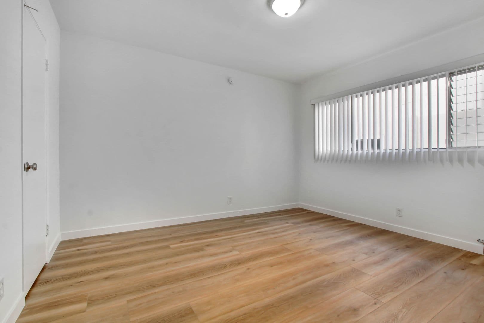 Los Angeles Apartment: 11615 Darlington Avenue