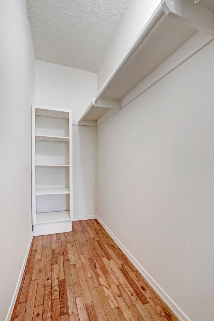 Santa Monica Apartment: 1010 Pico Blvd.