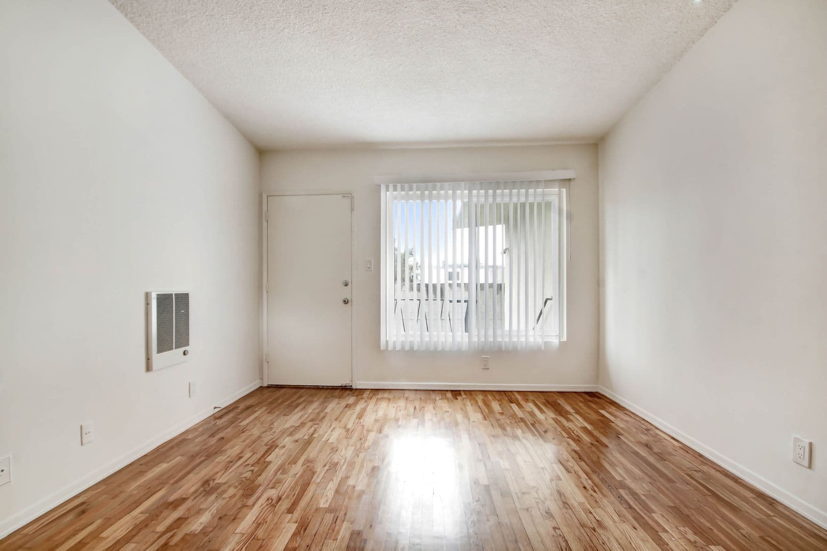 Santa Monica Apartment: 1010 Pico Blvd.