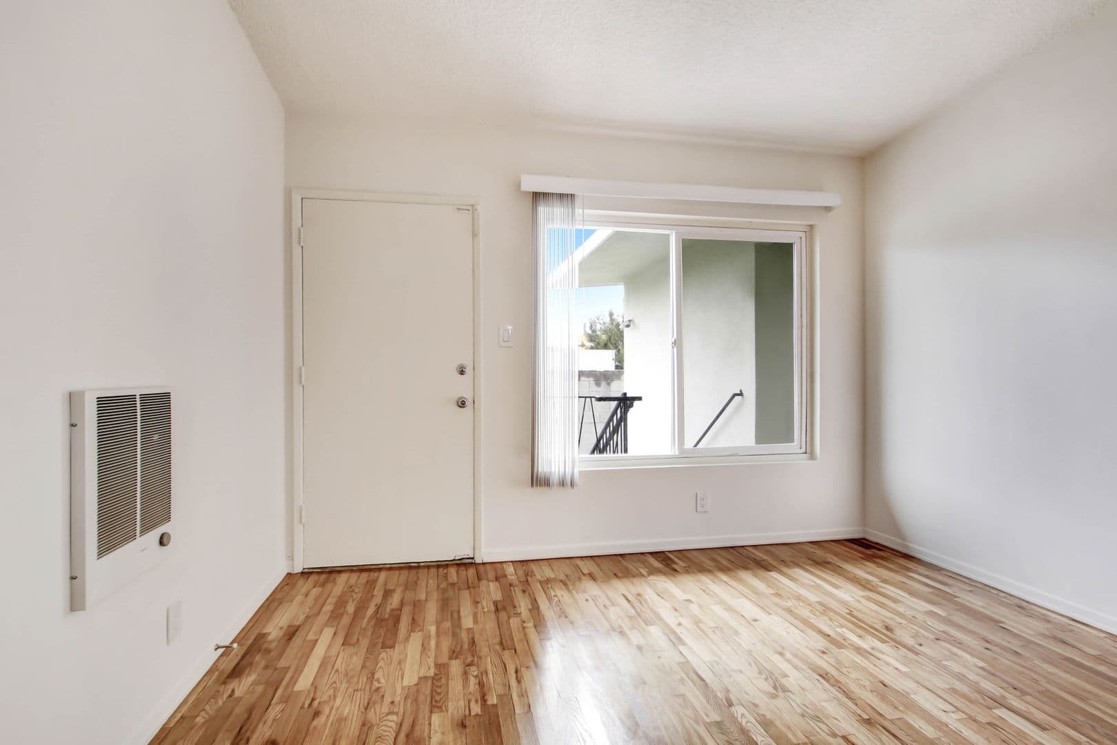 Santa Monica Apartment: 1010 Pico Blvd.