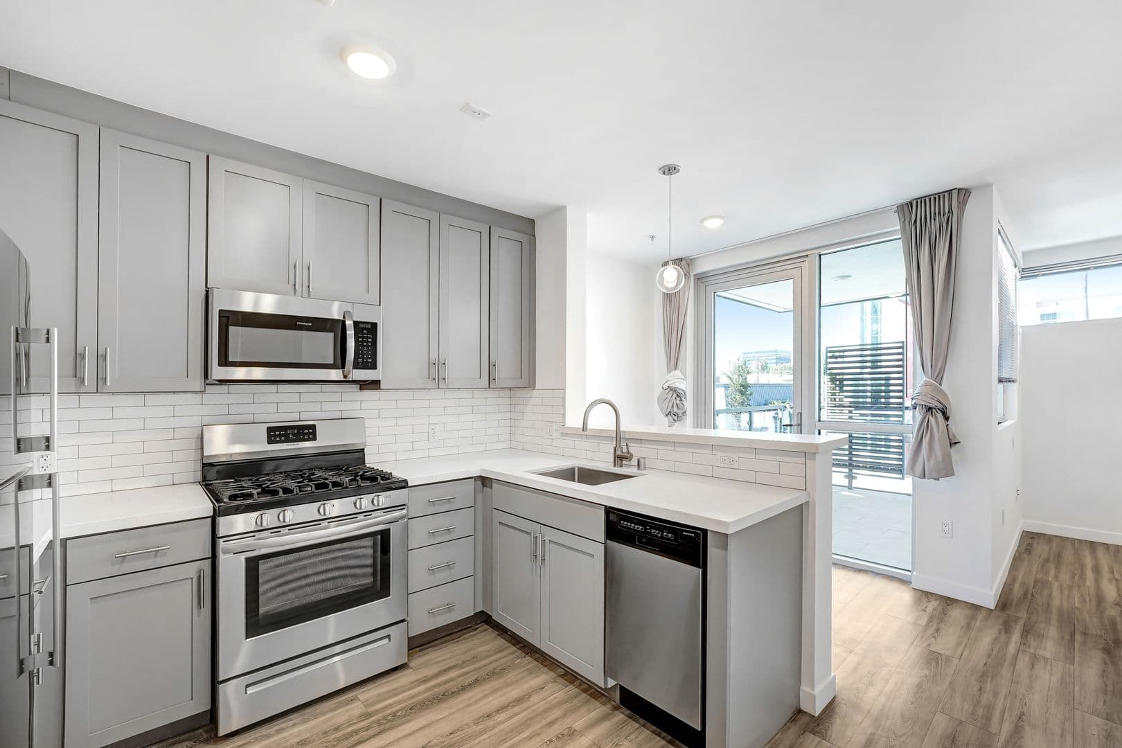 Santa Monica Apartment: 3008 Santa Monica Blvd.