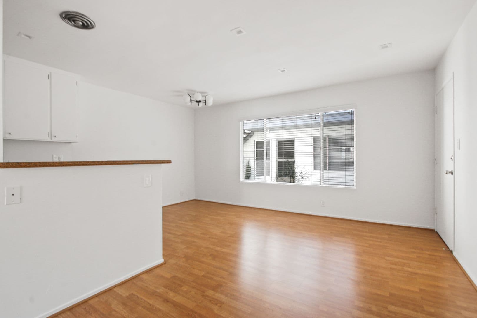 Santa Monica Apartment: 519 Hill Street