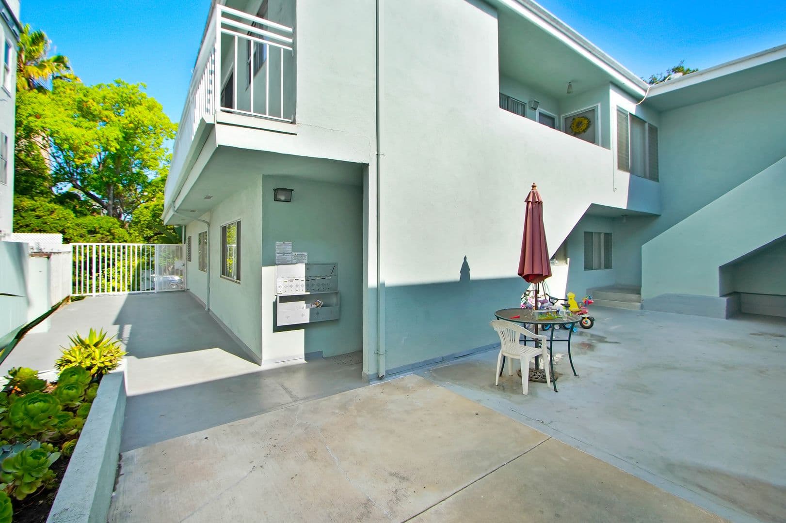 Los Angeles Apartment: 744 S. Windsor Boulevard