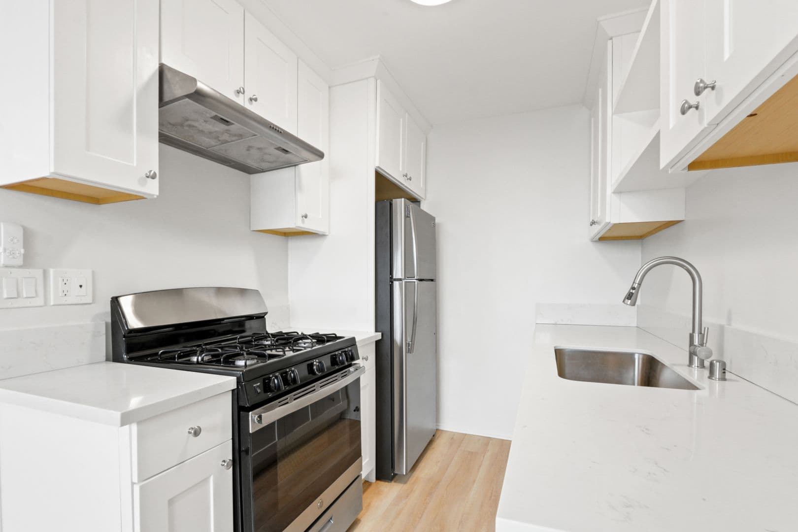 Santa Monica Apartment: 1451 Franklin Street
