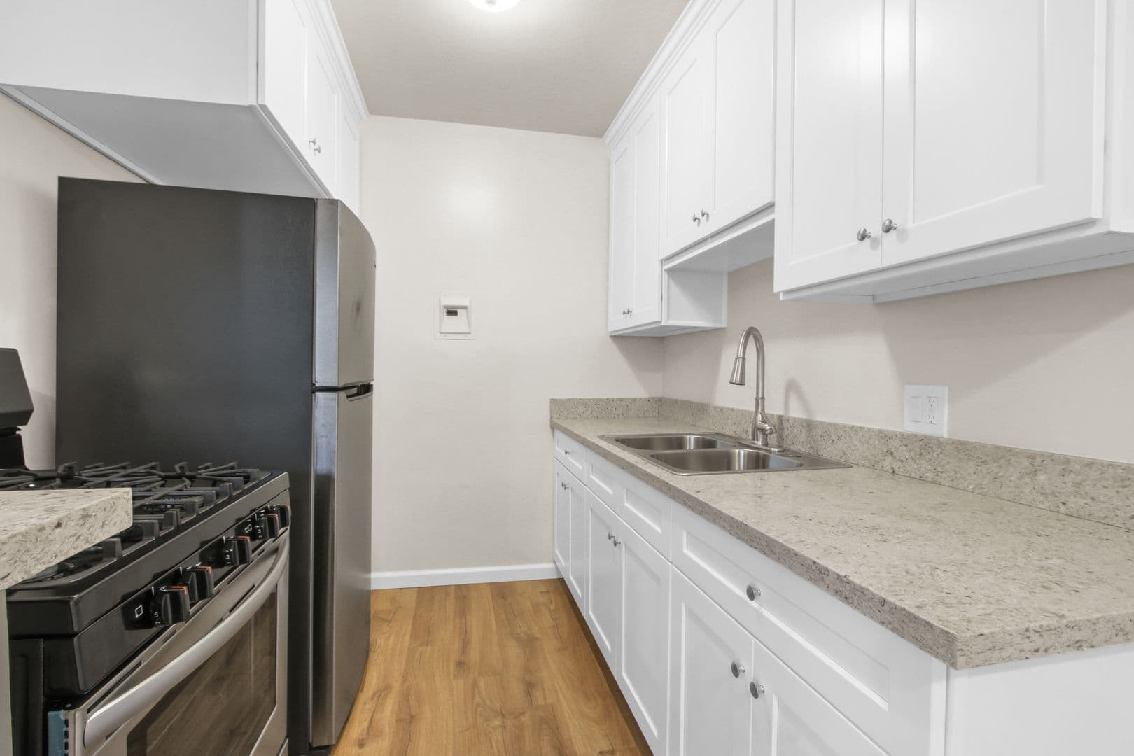 Santa Monica Apartment: 918 4th Street